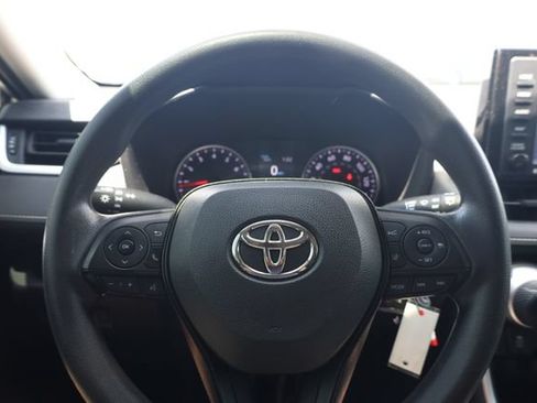 Used 2021 Toyota RAV4 LE AWD/4WD image 17