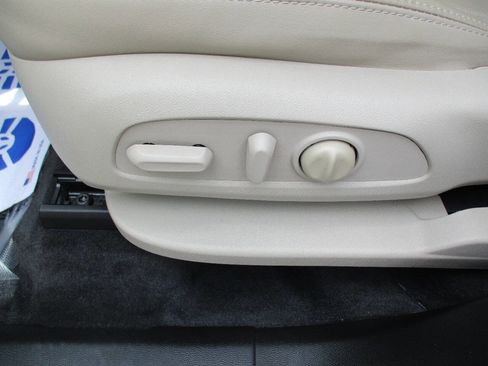 Used 2020 Buick Enclave Essence w/ LPO, Luxury Package FWD image 11
