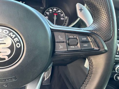 Used 2022 Alfa Romeo Giulia Veloce AWD/4WD image 17