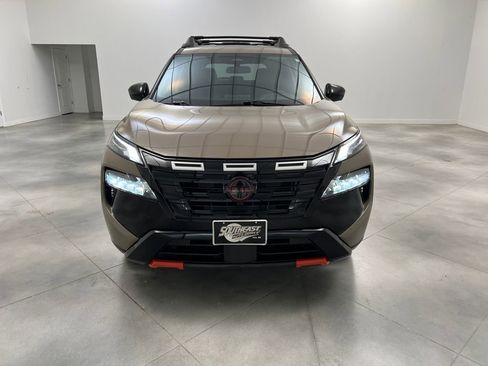 Used 2025 Nissan Rogue SV AWD/4WD image 2