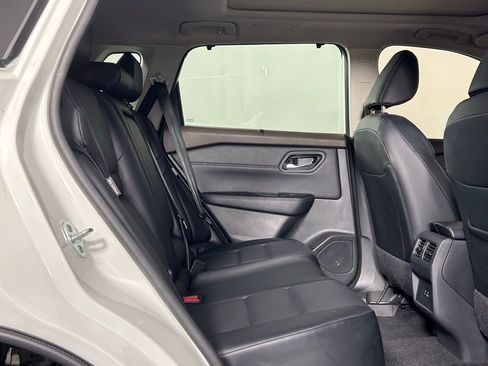 Used 2023 Nissan Rogue SV w/ SV Premium Package image 12