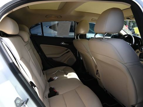 Certified 2019 Mercedes-Benz GLA 250 image 8