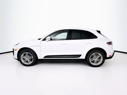New 2026 Porsche Macan image 2