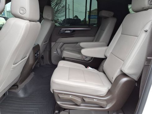 Used 2025 Chevrolet Suburban LT w/ Comfort Package image 19