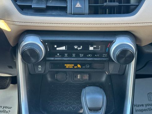 Used 2019 Toyota RAV4 LE w/ All Weather Liner Package FWD image 23