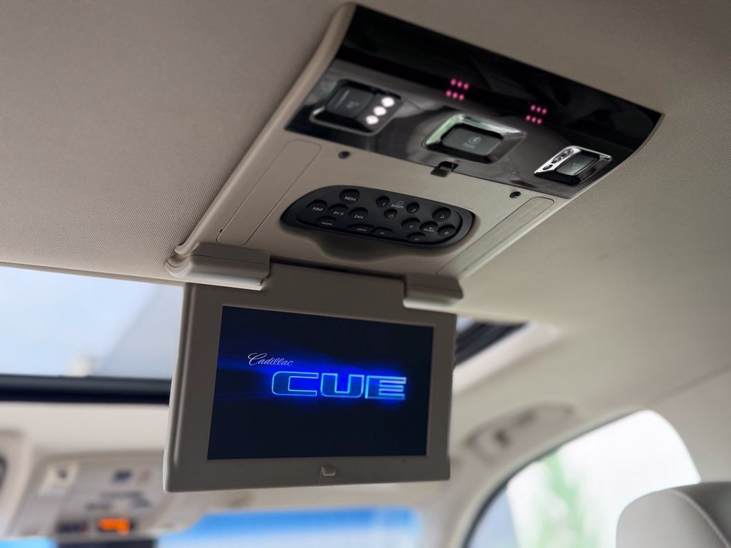 Used 2017 Cadillac Escalade Premium Luxury AWD/4WD image 23