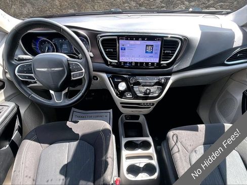 Used 2022 Chrysler Voyager LX FWD image 13