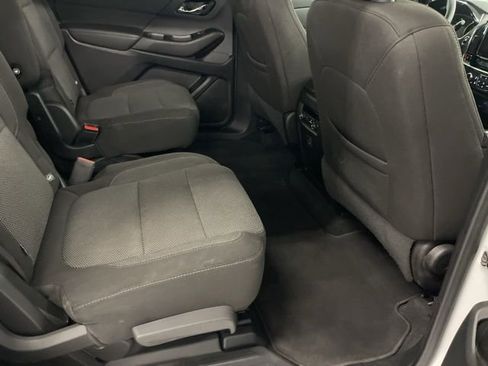 Used 2023 Chevrolet Traverse LT image 32