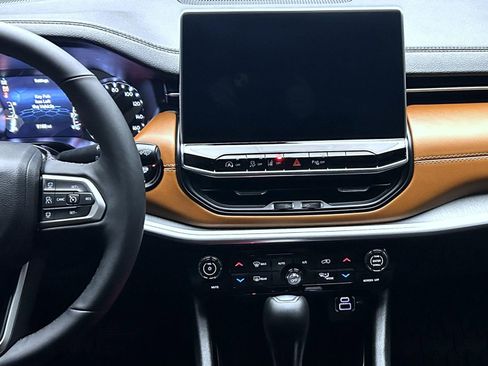 Used 2025 Jeep Compass Limited image 13