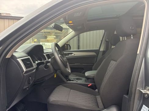 Used 2018 Volkswagen Atlas Launch Edition FWD image 12