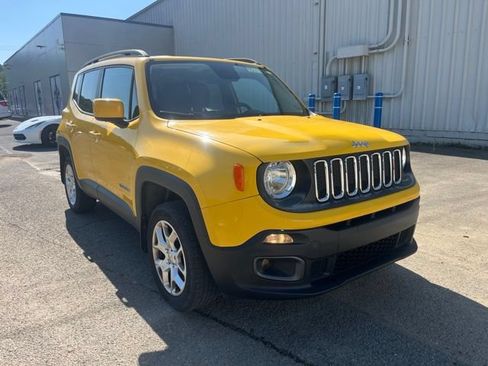 Used 2016 Jeep Renegade Latitude w/ Cold Weather Group AWD/4WD image 3