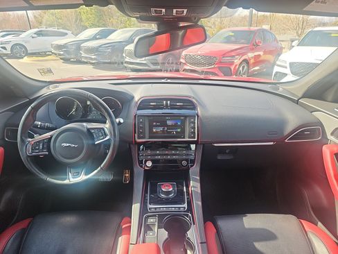 Used 2017 Jaguar F-PACE S image 34