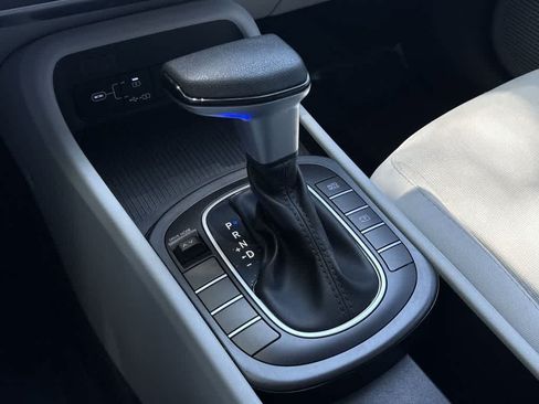Used 2025 Hyundai Kona SE FWD image 21