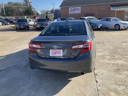 Used 2012 Toyota Camry SE image 4