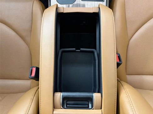 Used 2024 Toyota Highlander Platinum FWD image 35