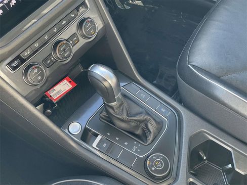 Used 2019 Volkswagen Tiguan SEL Premium image 16