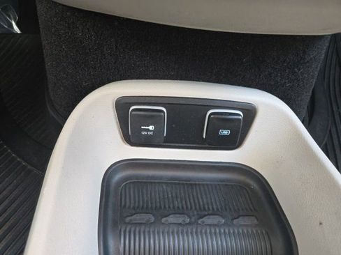 Used 2017 Chrysler Pacifica Touring FWD image 26