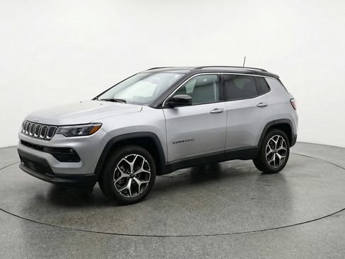 Used 2025 Jeep Compass Limited image 3