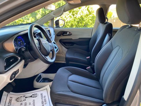 Used 2019 Chrysler Pacifica LX w/ Tire & Wheel Group FWD image 26