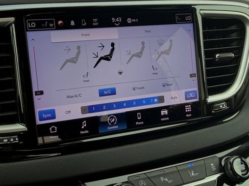 Used 2023 Chrysler Pacifica Touring-L FWD image 31