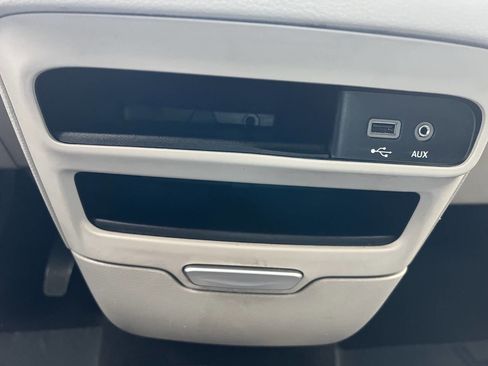 Used 2017 Chrysler Pacifica Touring-L FWD image 36