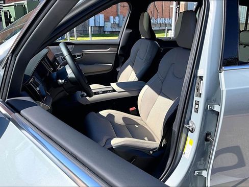 New 2026 Volvo XC90 T8 Ultra w/ Protection Package Premier AWD/4WD image 37