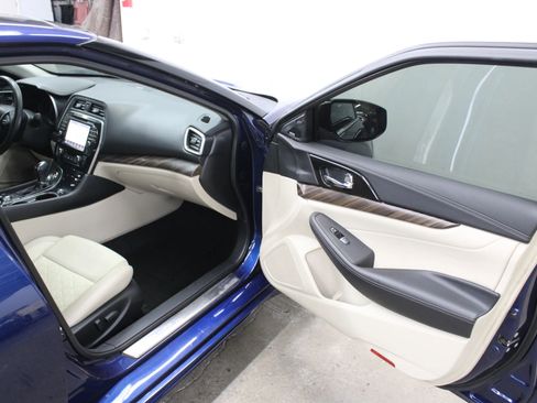 Used 2017 Nissan Maxima Platinum image 12