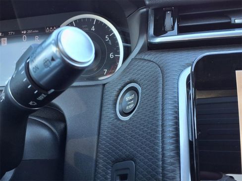 Used 2022 Land Rover Range Rover Velar R-Dynamic S image 32