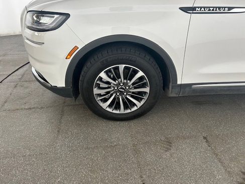 Used 2023 Lincoln Nautilus FWD w/ Premium Package image 5
