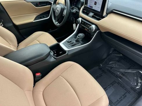 Used 2025 Toyota RAV4 LE AWD/4WD image 19