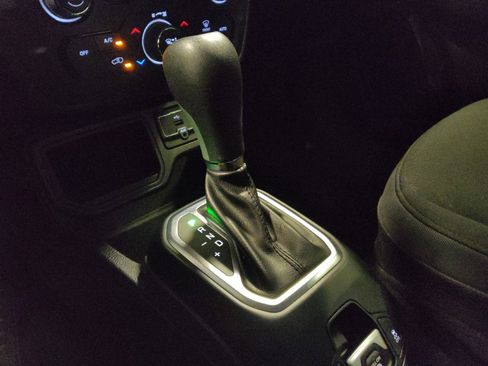 Used 2019 Jeep Renegade Altitude w/ Quick Order Package 2XM image 26