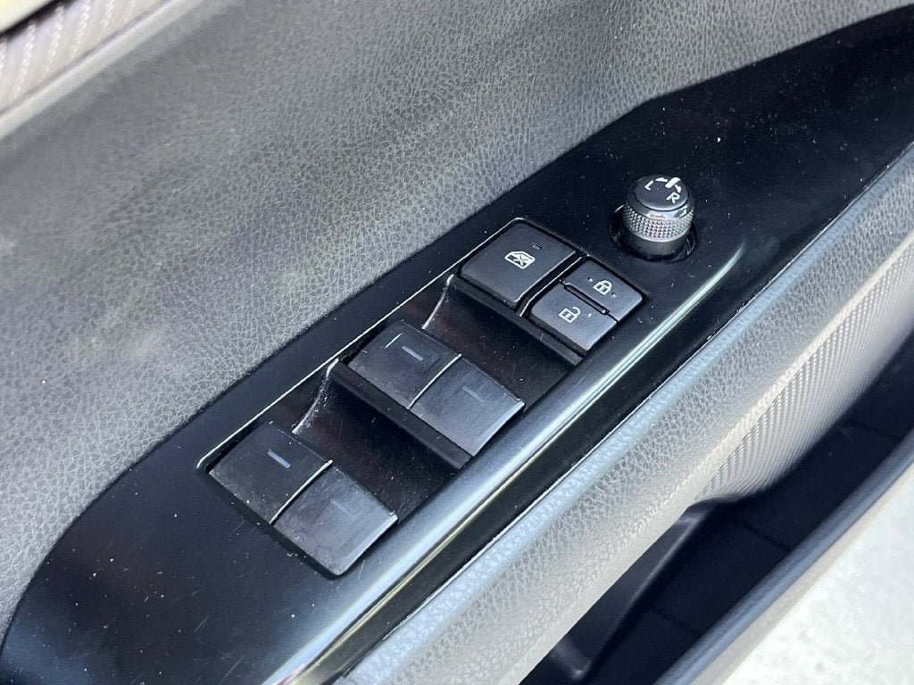 Used 2025 Toyota Camry SE FWD image 24