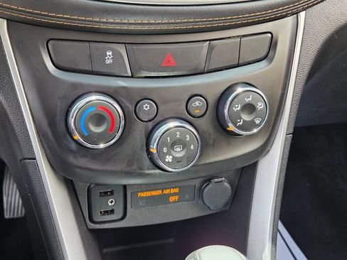 Certified 2022 Chevrolet Trax LT w/ LT Convenience Package FWD image 22