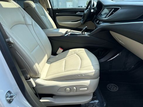 Used 2018 Buick Enclave Premium w/ Experience Buick Package FWD image 12