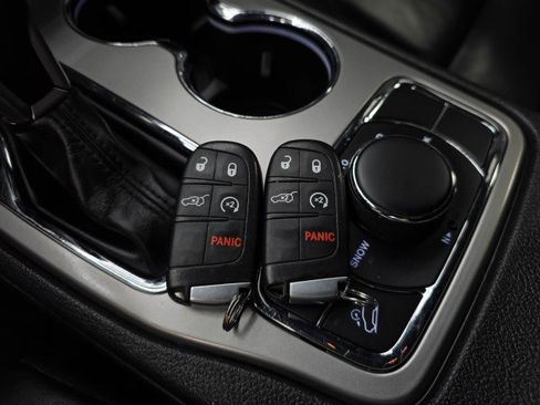 Used 2021 Jeep Grand Cherokee Limited AWD/4WD image 40