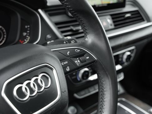 Used 2018 Audi Q5 2.0T Premium Plus w/ Premium Plus Package AWD/4WD image 12