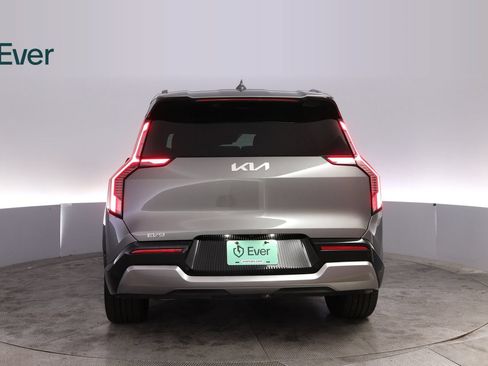 Used 2024 Kia EV9 Land AWD/4WD image 15