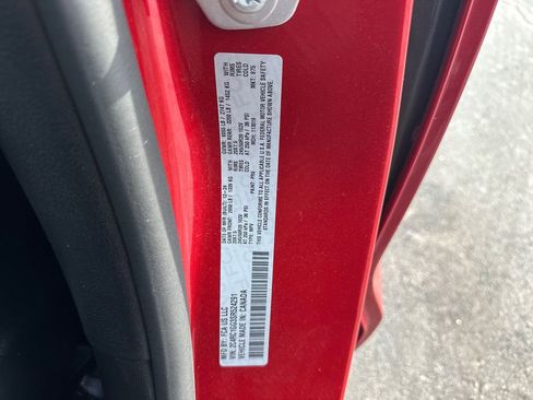 Used 2025 Chrysler Pacifica Limited image 33