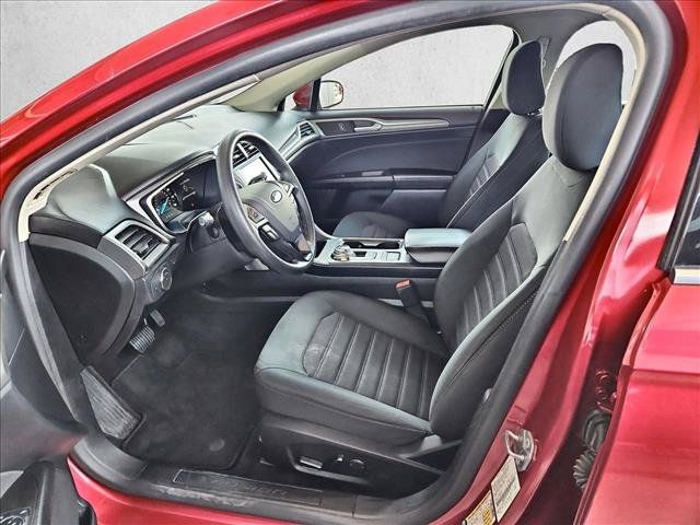 Used 2020 Ford Fusion SE FWD image 16