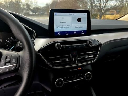 Used 2020 Ford Escape SE image 39