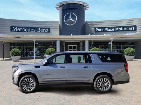 Used 2023 GMC Yukon XL Denali Ultimate image 3