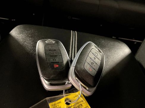 Certified 2024 Nissan Pathfinder SV image 14