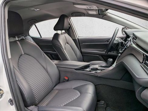 Used 2020 Toyota Camry SE image 19