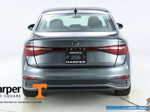 Used 2025 Volkswagen Jetta SE w/ Sunroof Package FWD image 8