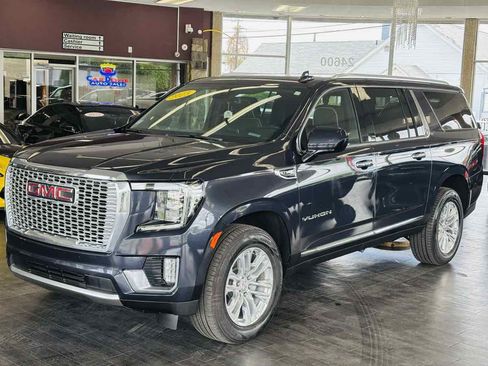 Used 2023 GMC Yukon XL SLT AWD/4WD image 19
