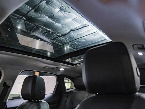 Used 2017 Jaguar F-PACE Premium image 5