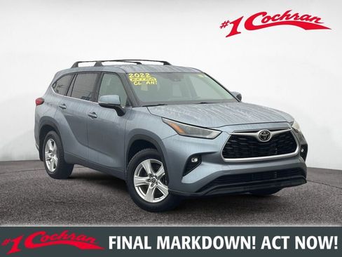 Used 2022 Toyota Highlander LE image 1