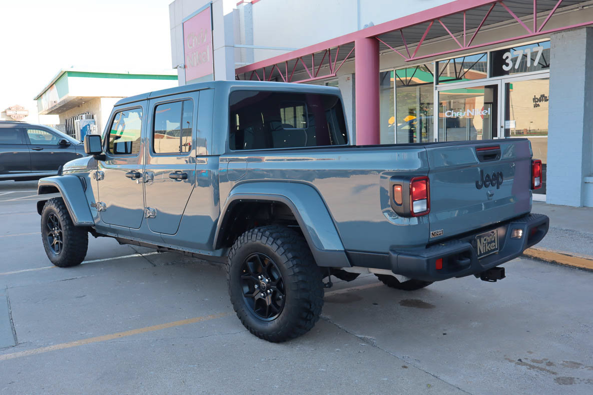 Used 2025 Jeep Gladiator Mojave AWD/4WD image 6