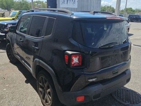 Used 2018 Jeep Renegade Altitude w/ UConnect 8.4 Nav Group AWD/4WD image 7