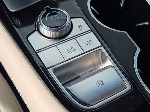 Used 2025 Genesis G70 2.5T RWD image 39